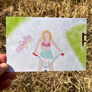 Retro 70er 80er Jahre BMX Fahrrad Postkarte Illustration Retro B5 GirlMX fahren auf einem Bmx Fahrrad Verträumte Nostalgieästhetik Kindheitsästhetik