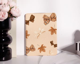 Funda Kindle con diseño de hojas y lazo otoñal, funda personalizada para Kindle Paperwhite de 8/10/11/12 pulgadas y 6 pulgadas (2024), y Kindle Colorsoft Paperwhite de 10/11/12 pulgadas.
