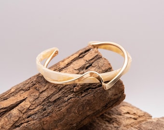 Gold Wave Bracelet