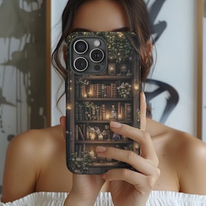 Étui de téléphone livre magique, étui de téléphone bibliothèque floral foncé Academia, étui de téléphone livresque, étui pour iPhone bibliothèque, étui étagère de livre, cadeau