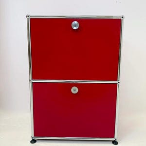 USM Haller "Ruby Red" - Beistelltisch (neuwertiger Zustand)