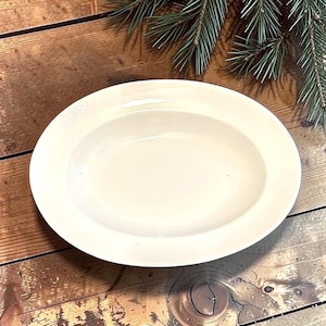 Pottery Barn White Collection Large Rimmed Serving Bowl (Rim Shape)