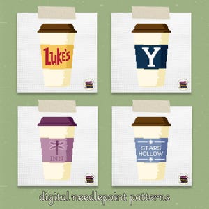 Puede incluir: Cuatro patrones de punto de aguja digitales que representan diferentes tazas de café. La primera taza tiene un fondo amarillo con el texto "Luke's". La segunda taza tiene un fondo azul con una "Y" blanca. La tercera taza tiene un fondo morado con un diseño de libélula y el texto "Inn". La cuarta taza tiene un fondo azul con el texto "Stars Hollow".