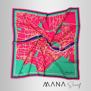 Pañuelo mana, pañuelo cuadrado de seda, mapa de Tbilisi, en tres colores: rosa, beige y blanco dorado. Diseño de mana. Tamaño: 70/70 cm.