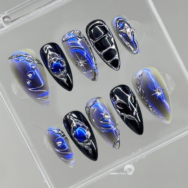 Blau Cyber Chrome Drücken Sie auf die Nägel | Schwarz Dunkel drücken Sie auf die Nägel | Goth Y2K Kreuze Nail Art | Gothic Nägel | Schwarzer Nagel vibe Set | BaeNailss