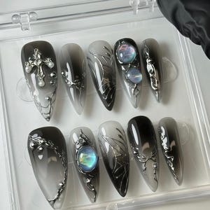 Black Chrome Design Press On Nails with Chain Charms, Gothic Punk Rock Nail Set, Long Stiletto Fake Nails, Festival Party Handmade Nails