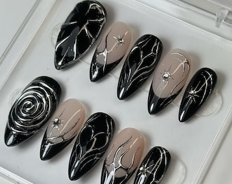 Presse sur les ongles noir gothique - ensemble d'ongles de l'an 2000 - ongles en amande - ongles noirs à pointe française - faux ongles métalliques - ongles punk rock gothique - BaeNailss