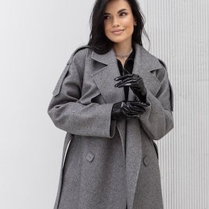 Grauer Wollmantel Lang, Warmer Wollwickelmantel, Herbstmantel mit Gürtel, Eleganter Wollmantel, Minimalistischer Mantel Damen, Diagonaler Grauer Klassischer Wollmantel