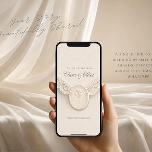 Może przedstawiać: Ekran smartfona wyświetlający cyfrowe zaproszenie ślubne z tekstem A Love Letter From Clara & Elliot oraz Open The Invitation. Projekt zawiera kremowe tło, grafikę pieczęci lakowej z motywem kwiatowym oraz koronkowe akcenty.