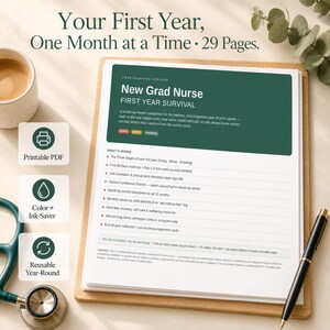 Könnte beinhalten: Ein 29-seitiger, ausdruckbarer PDF-Leitfaden New Grad Nurse First Year Survival auf einem Klemmbrett. Das Dokument hat eine dunkelgrüne Kopfzeile, klinische Checklisten, einen Vertrauens-Tracker und Reflexionsprotokolle. Mit Stethoskop und Stift.