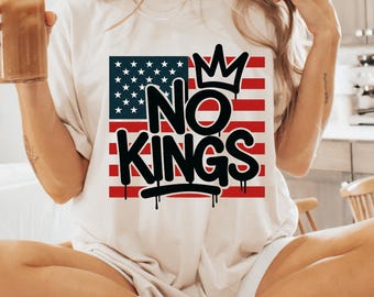 Koszulka No Kings Graffiti – Streetwear antymonarchiczny, koszulka protestacyjna na Dzień No Kings, miejska koszulka graficzna z flagą USA