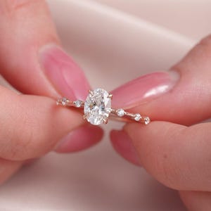 1 Karat Oval Pave Diamantring, 1 CT Eleganter Diamant-Verlobungsring im Ovalschliff, im Labor gewachsene IGI-zertifizierte E-Farbe VVS2 Diamant-Ehering