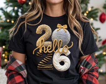フェイク刺繍ラッチフッククロッシェ新年Hello 2026 PNGシャツ、彼女