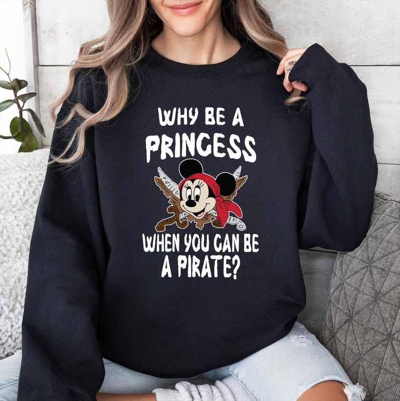 K&ouml;nnte beinhalten: Ein Set aus drei Keramikbechern mit gesprenkelter, matter Oberfl&auml;che. Jeder Becher hat eine andere Farbe: hellblau, cremefarben und grau. Die Becher haben ein schlichtes, modernes Design und einen bequemen Griff.