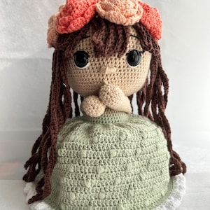 Muñeca/figura de crochet con ramo reversible
