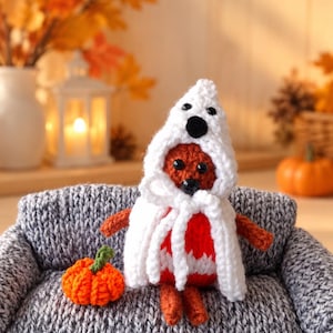 Breipatroon voor een mini-teddybeer, spookkostuum met pompoen en bank, Halloweenbeer (PDF), 2 breinaalden