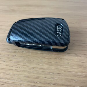 Audi Car Key Case Cover Carbon Design for Audi A1 A3 A4 8P 8L 8V A5 B6 B7 A6 A7 C5 C6 Q3 Q5 Q7 4F S3 S4 S6 RS3 RS TT Shell Fob