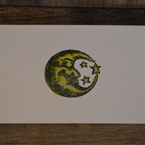 Cartoline timbrate a mano con scena di luna e stelle con riflessi acquerellati (5 in totale)