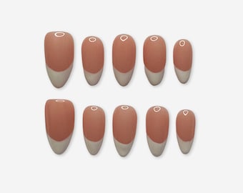 Uñas postizas de lujo en el Reino Unido: uñas de gel francesas impecables con diseño almendrado 2 / Uñas postizas reutilizables pintadas a mano / Punta francesa clásica