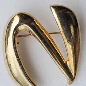 Vintage Flower Brooch / pin gold plated