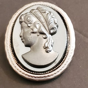 Vintage Cameo  brooch