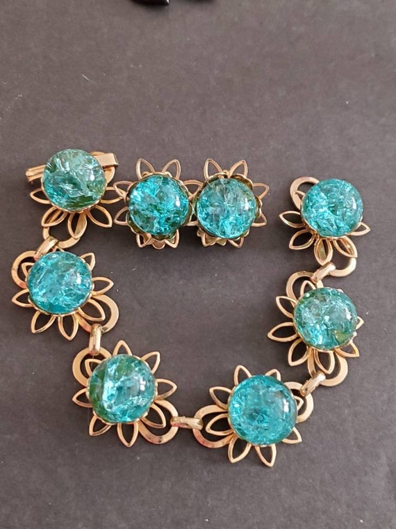 Vintage Lucite Necklace, bracelet and Matching Cl… - image 2