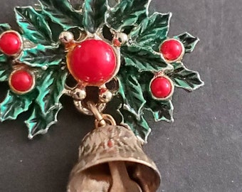 Vintage  Xmas enamel pin unsigned gold tone Christmas pin jewelry Holly with Bell