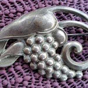 Vintage PIN signed VIKING CRAFT Sterling Flower Brooch / pin