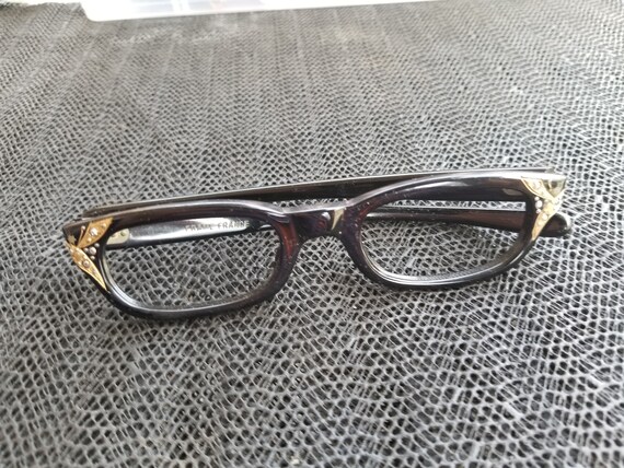 eyeglass frames retailers