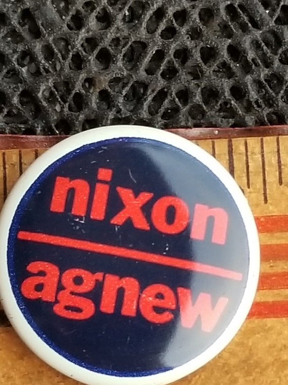 vintage NIXON Political button / pin NIXON For PRE