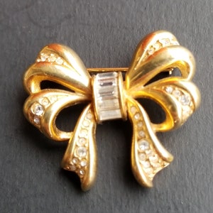 Vintage bow pin / brooch gold plated GREAT MOTHER&#39;S Day Gift