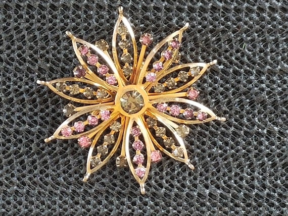 Vintage pin unsigned gold tone flower rhinestone … - image 2