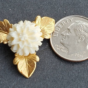 Vintage Wells Flower brooch 14 kt gold filled marked