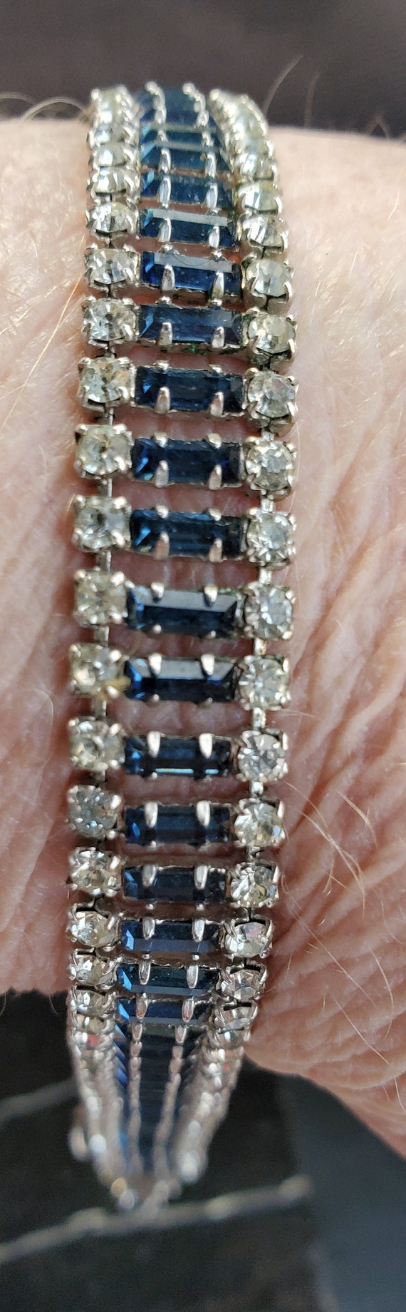 Fabulous Silver-plated blue Rhinestones bracelet l