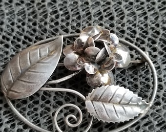 Vintage sterling Flower brooch / pin Art Deco