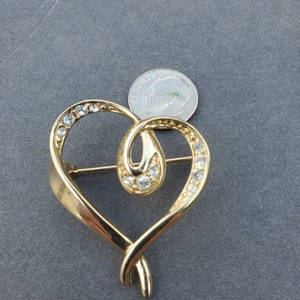 Vintage pin / brooch Gold plated with Pink Stones and clear Rhinestones