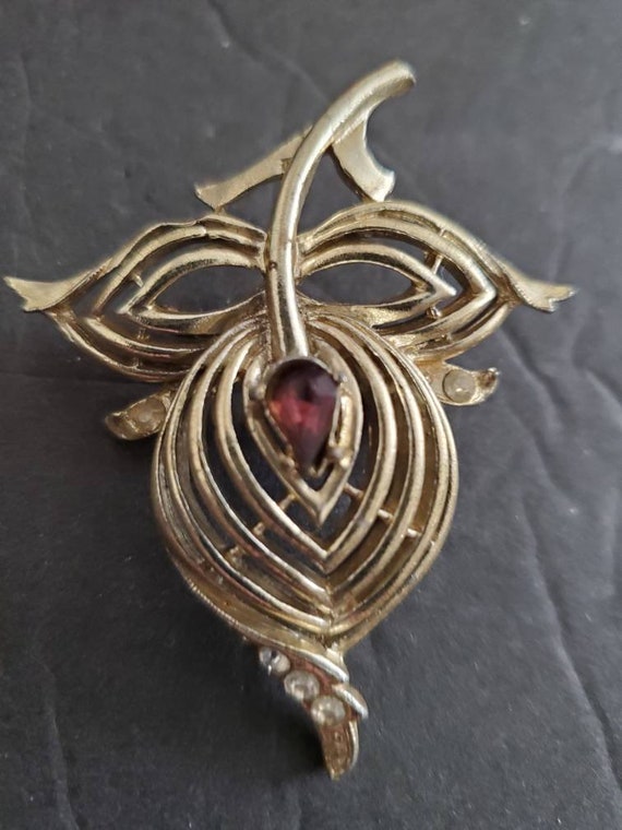 Vintage brooch Gold plated with Purple stone - image 3