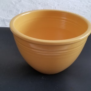 Vintage fiesta Homer Laughlin Yellow Mixing Bowl # 4 Art Deco