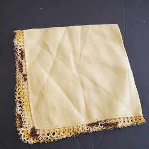 Vintage Scallop Tatting Lace Linen  handkerchief Vintage  hanky never used