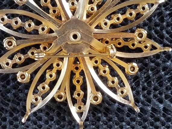 Vintage pin unsigned gold tone flower rhinestone … - image 4