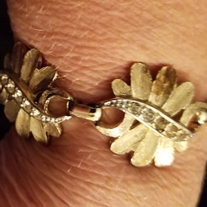 Vintage sarah coventry gold tone Brcaelet signed