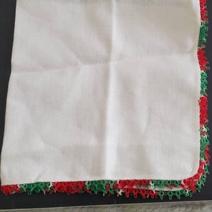 Vintage Scallop Tatting Lace Linen  handkerchief Vintage  hanky Never used
