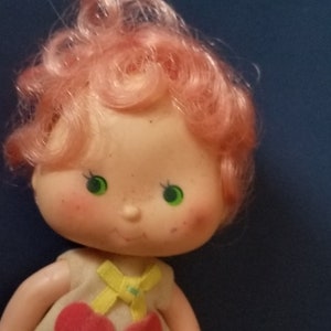 Vintage Strawberry shortcake Cherry cuddler DOLL 1979