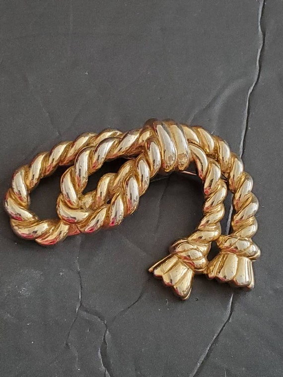 Vintage  signed gold plated pin /Brooch