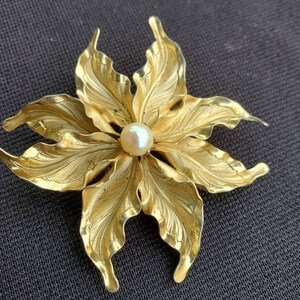 Vintage Gold filled genuine cultured pearl brooch / pin