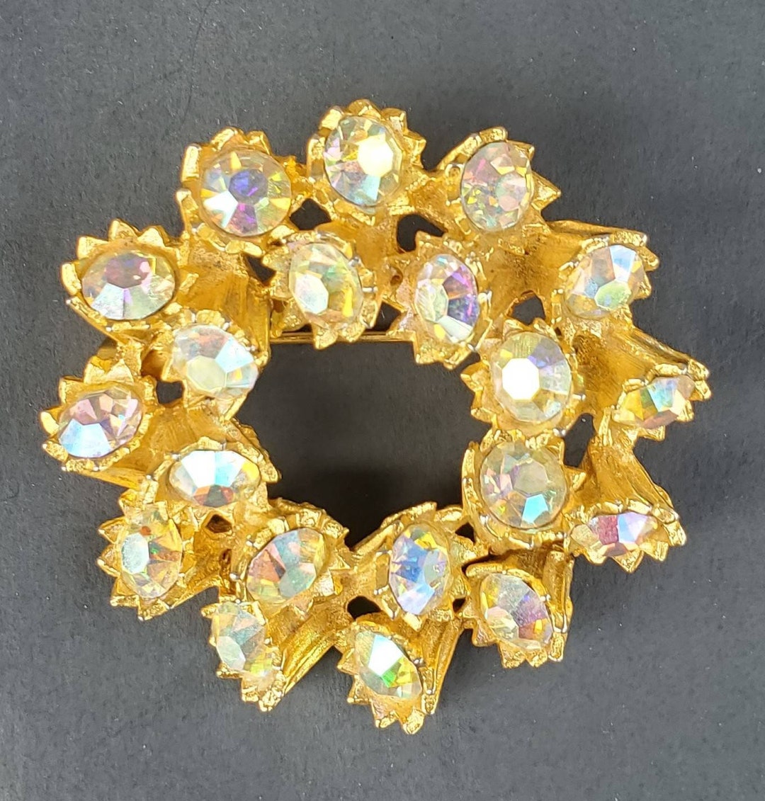 Broche grenouille vintage signée KC, strass vert péridot et épingles