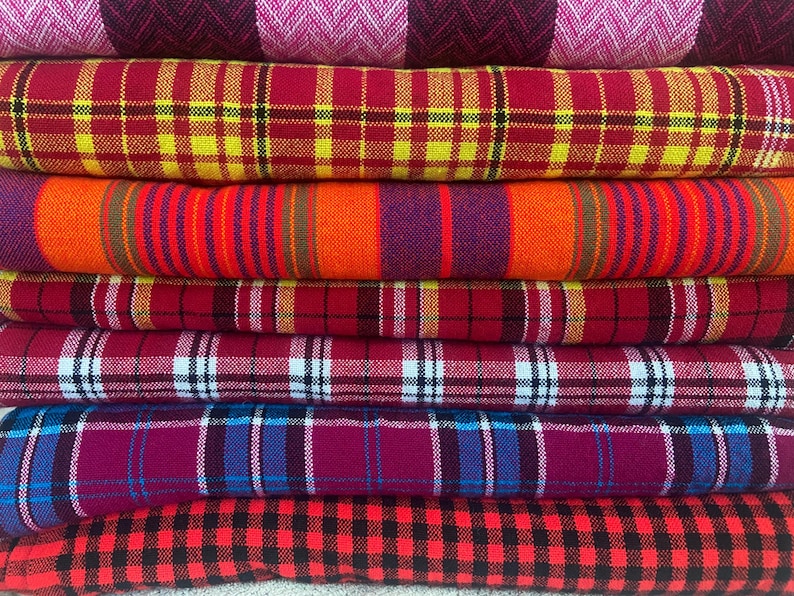 Maasai Shuka Blanket: Traditional African Acrylic Fabric - Shop for a Cause Bild 8