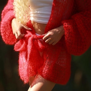 Cárdigan de mohair hecho a mano: suéter de lana rojo o negro, chaqueta de punto larga y pareo de playa.