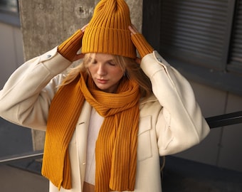 Conjunto de gorro, bufanda y manoplas de lana merino: Accesorios de invierno color mostaza hechos a mano