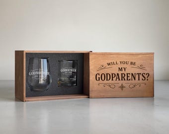 Paten Vorschlag Geschenkbox, personalisiertes Whiskyglas mit Weinglas in gravierter Holzkiste, Geschenk für Pate und Patin